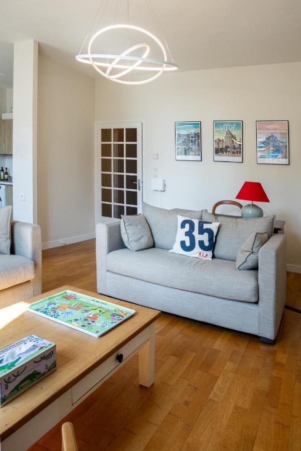 Bel Appartement, Bien Equipe Et Confortable Dans Le Centre Historique Fougères Exterior foto